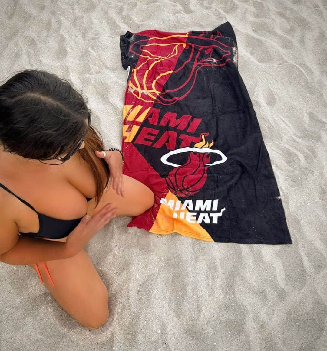 クラウディア・ロマーニさんのインスタグラム写真 - (クラウディア・ロマーニInstagram)「Gooooo 305!!!! So proud … 🥰🥰🥰 Low odds … Who???? We are in the finals!!!!!! Go Heat!!!!! @miamiheat ❤️❤️❤️」5月30日 16時37分 - claudia_romani