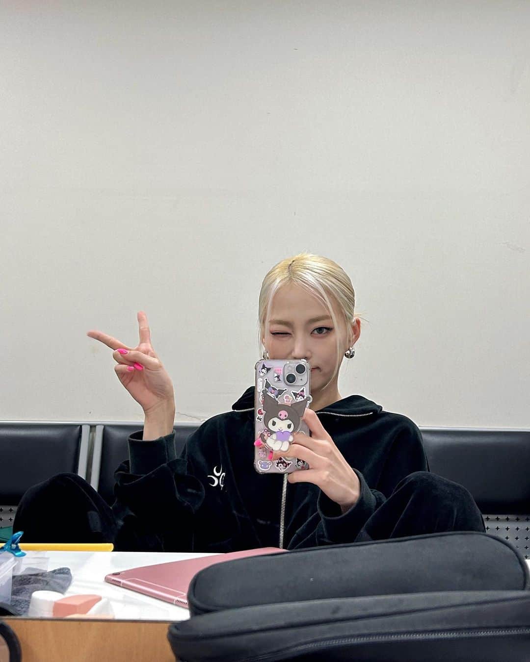 チャン・イェウンのインスタグラム：「🖤」