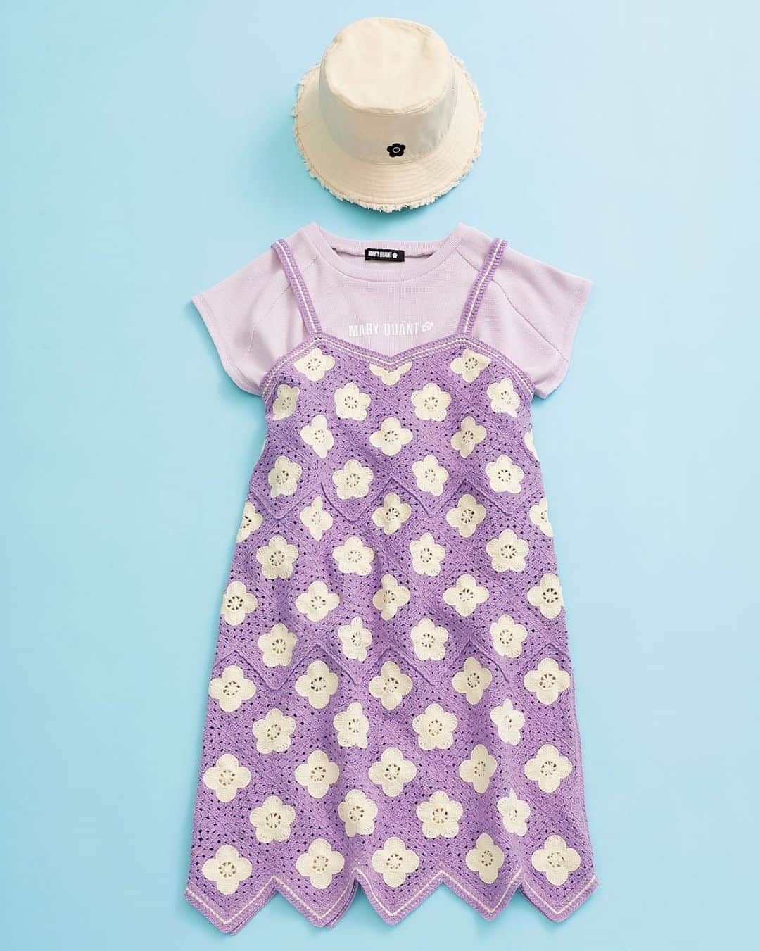 MARY QUANT officialのインスタグラム：「- #ワッフルフレンチプルオーバー #デイジークロッシェライクワンピース #フリンジバケットハット - オンラインショップでは5/31まで 送料無料キャンペーン開催中！ ※全てのお買い物が対象 - #MARYQUANT #2023SUMMER #NEWITEMS #FASHION - #マリークヮント #ワンピース #プルオーバー #バケットハット #バケハ」