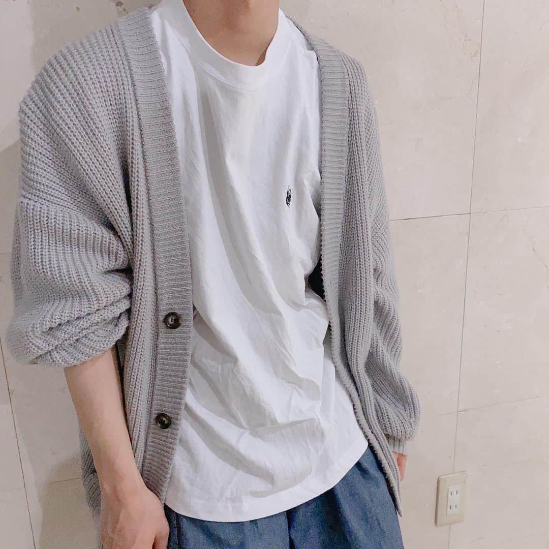 aitama_pfのインスタグラム：「ᙏ̤̫ ❤︎  🅒🅞🅞🅡🅓🅘🅝🅐🅣🅔 #pr @zozotown   なんだかんだでほぼ全身WEGOの男子 ワンポイントが高見えする🤍✨ ZOZOでお安くなってるよ！  白Tにカーディガンってゆるっと着るだけで可愛い 小さい時からカーディガン好きな男の子です🧸  #wego #ウィゴー #wegotee #wego_ootd #遊ぶ集まる動く  #高校生 #男子高校生 #DK1」