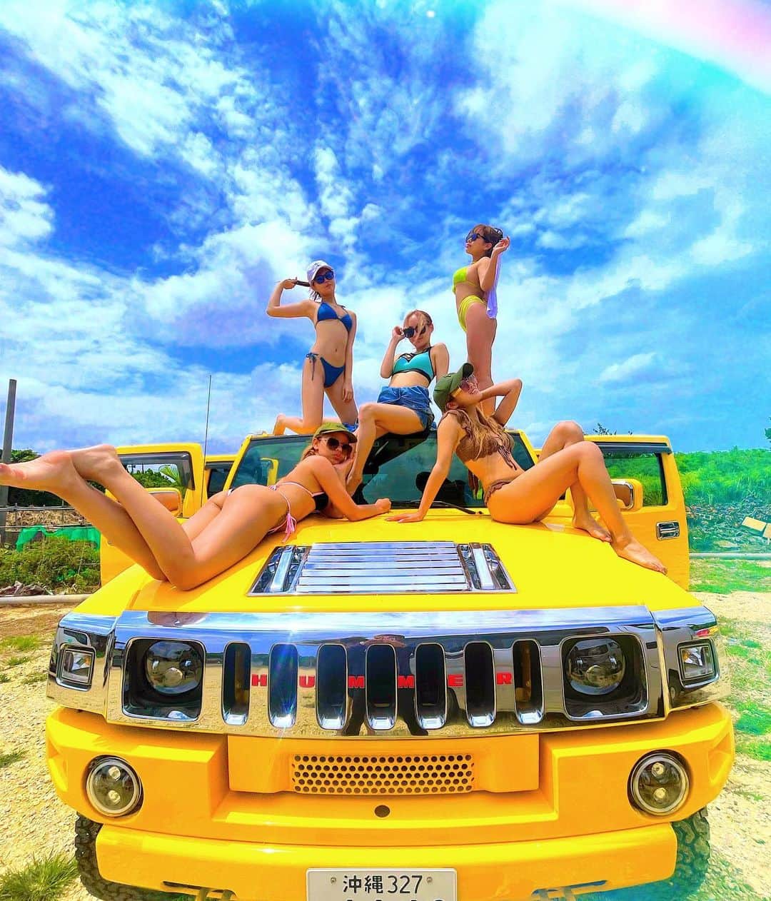 Hiiroのインスタグラム：「⚡️🖤  ピカチュウHUMMERかわいしゅぎ😵💛  レンタカーしたお店⬇️⬇️ @miyako.car.club  かわいいレンタカーいっぱいあったからオススメっ💛  ・  ・  ・」