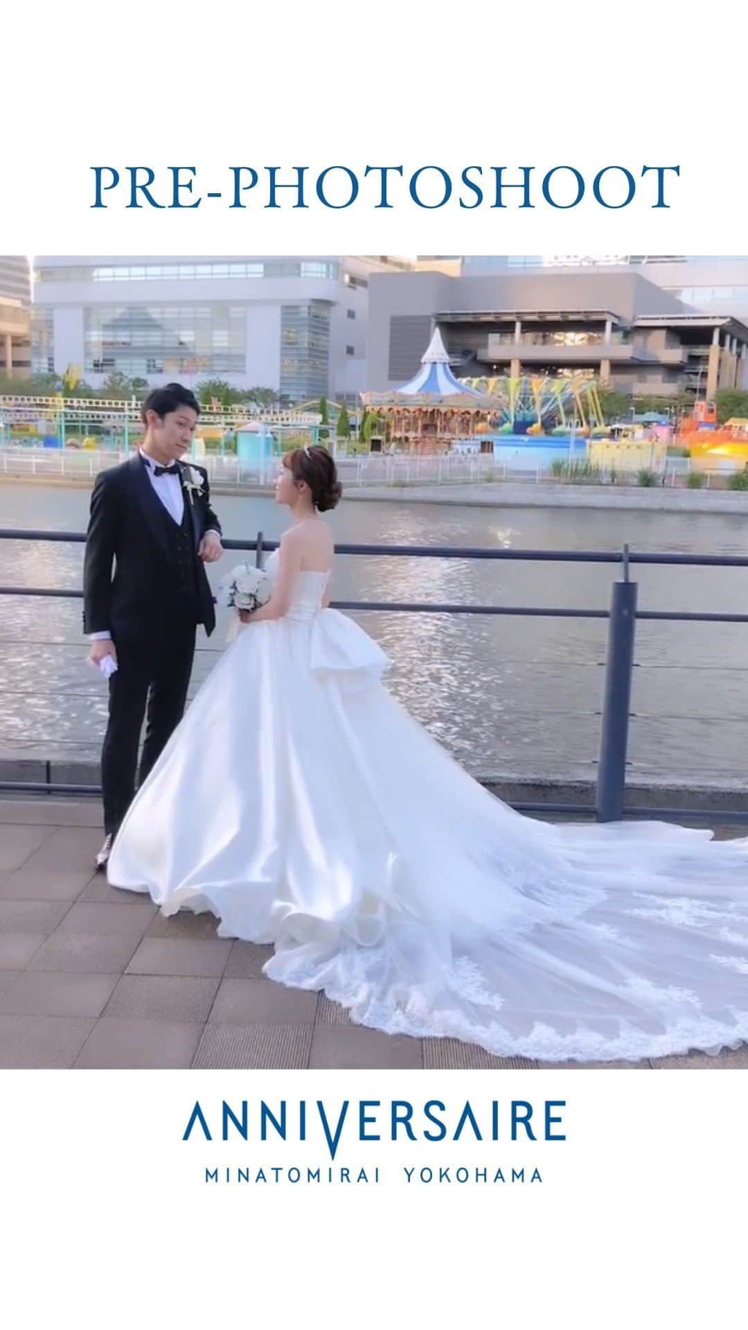 アニヴェルセル みなとみらい横浜 公式のインスタグラム：「みなとみらいのサンセット中前撮り📸 王道なふんわりシニヨン×ティアラがとても素敵ですね✨  Photo by @avs_ishii   ﾟ･*:.｡. .｡.:*･゜ﾟ･*:.｡. .｡.:*･ﾟ･*:.｡. .｡.:*･゜  横浜 みなとみらいの結婚式場 #アニヴェルセルみなとみらい横浜  📌海や空のように「永遠に続く」という 　意味を持つロイヤルブルーのバージンロード  📌120年の歴史が刻まれた 　壮観なステンドグラスのチャペル  📌好みに合わせて選べる 　7つの貸切披露宴会場  @anniversaire_minatomirai  👆詳細はプロフィールURLの 　公式HPよりご覧いただけます✨  ﾟ･*:.｡. .｡.:*･゜ﾟ･*:.｡. .｡.:*･ﾟ･*:.｡. .｡.:*･゜  #アニヴェルセル #アニヴェルセルみなとみらい #結婚式場見学 #ブライダルフェア #結婚式準備 #式場見学 #花嫁準備 #結婚式準備 #横浜花嫁 #みなとみらい花嫁 #みなとみらいウェディング #みなとみらい婚 #みなとみらい結婚式 #横浜結婚式場 #プレ花嫁準備中 #プレ花嫁準備 #結婚式場 #2023花嫁 #2024花嫁 #前撮り#ブライダルヘアアレンジ#シニヨンアレンジ #ティアラ」