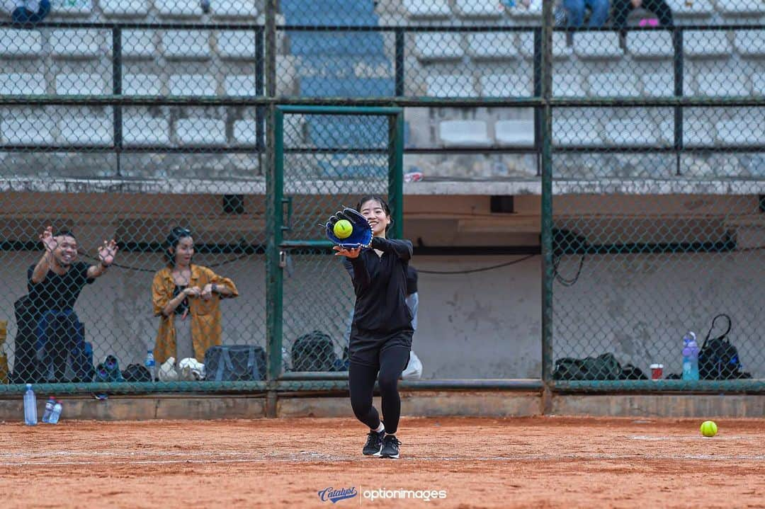 仲川遥香さんのインスタグラム写真 - (仲川遥香Instagram)「Ikut main softball🥎 Seru banget!!! Thank you @catalyst.sc  @optionimages @keyzaramadiva  💛💛💛💛💛💛  #indonesia #softball #gbk #ジャカルタ生活 #ソフトボール #野球少女 #仲川遥香」5月30日 12時15分 - haruuuu_chan