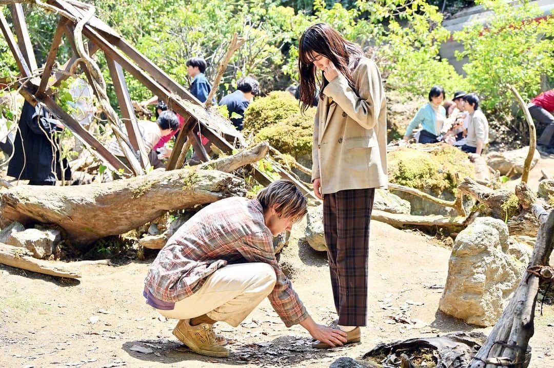 ペンディングトレイン-8時23分、明日 君とのインスタグラム：「第６話をプレイバック🎬 直哉と紗枝…２人の関係にも変化の兆し？ 直哉の一言に心つかまれたのは紗枝だけじゃないはず…！♡  第７話放送は６月２日（金）よる１０時🚃 第６話は#TVer で配信中🤳 全話配信は#Paravi #Netflix   #ペンディングトレイン #山田裕貴 #上白石萌歌 #ペントレプレイバック #金曜ドラマ #名シーン」