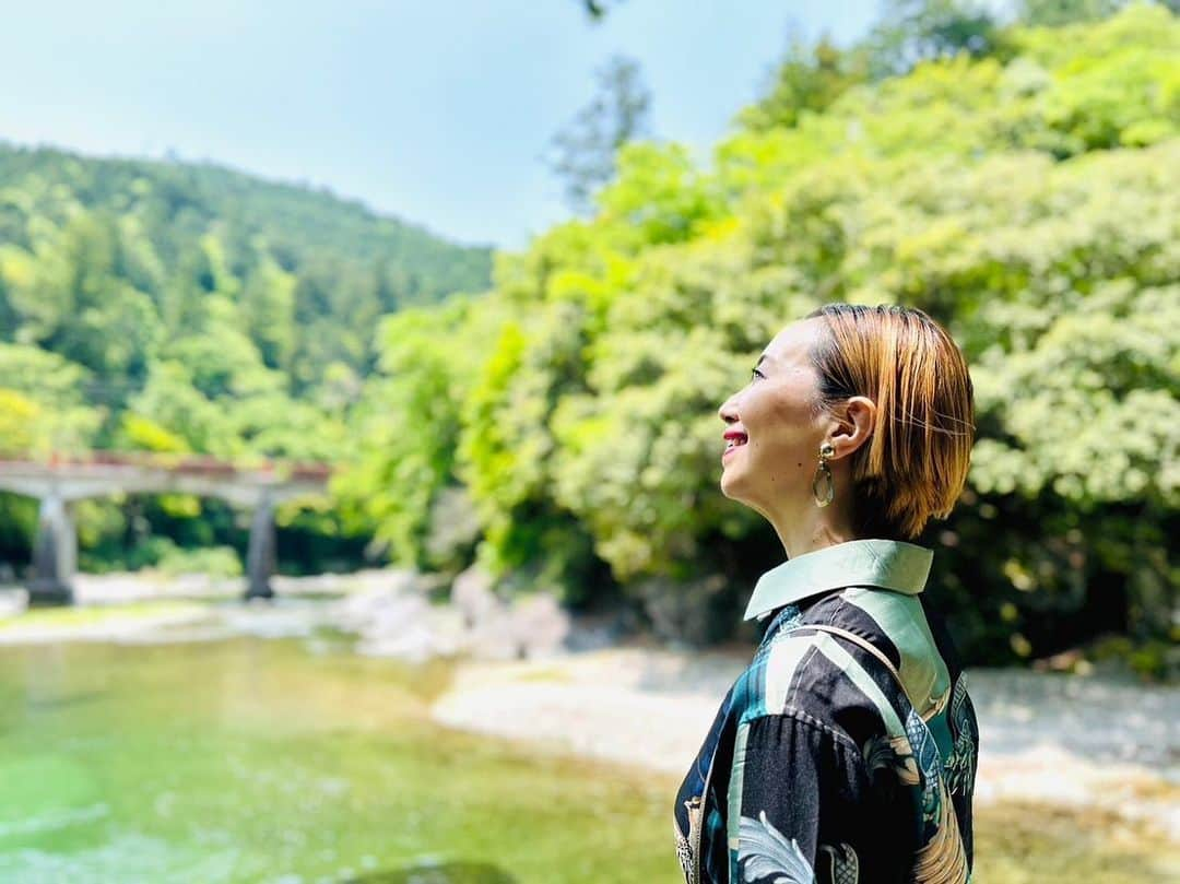 貴千碧のインスタグラム：「新緑を堪能した5月🌳⛰️🚗🌿🐉🌱✨✨  . . . #自然#新緑の季節 #日本の四季#最高だ #豊かさに#満たされた #デトックス#緑#緑の香り #エネルギーチャージ」