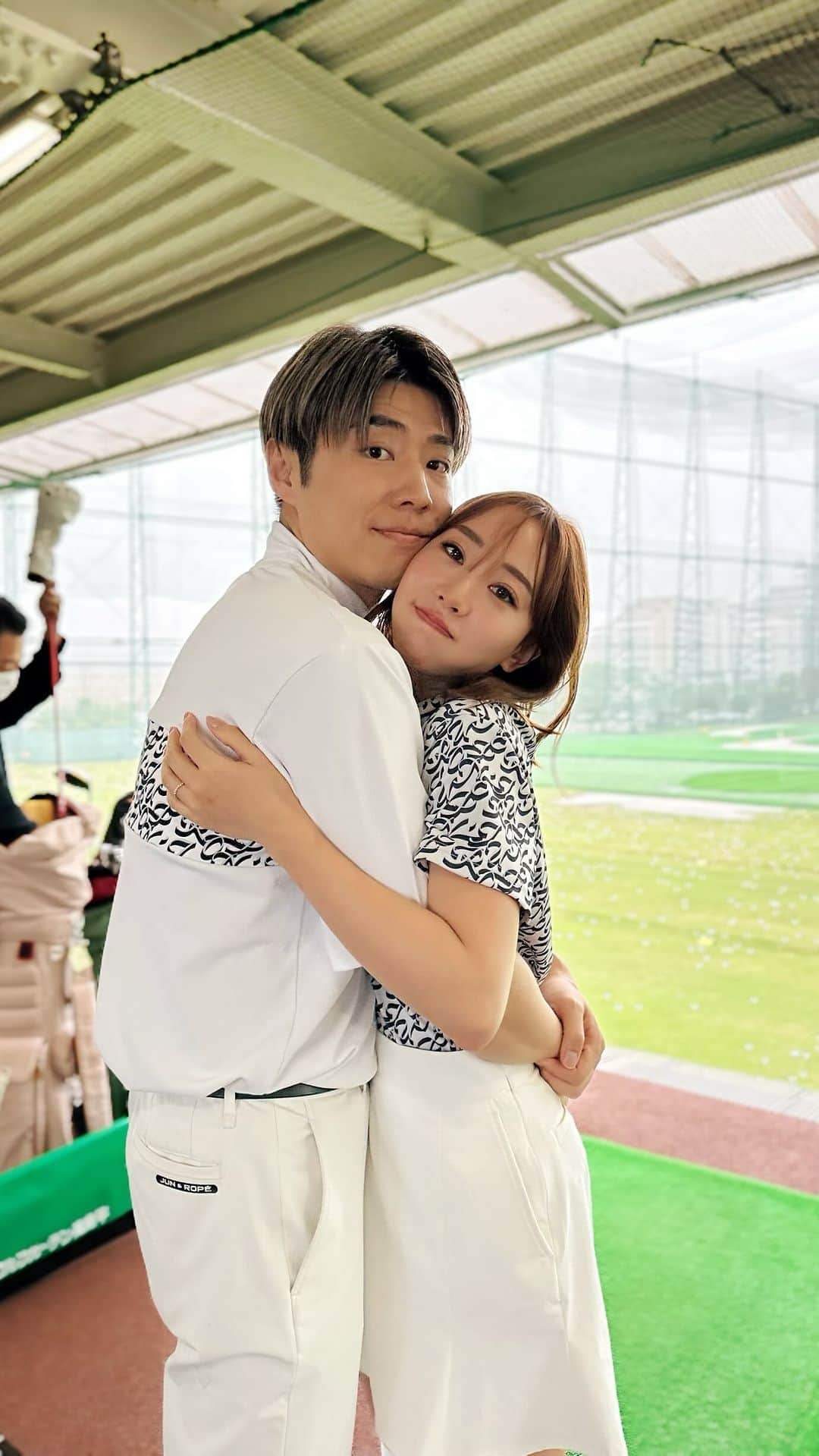 秋倉諒子のインスタグラム：「CLASSY5月号📚 ゴルフ、ドライブ2人の趣味のはじめ方👫✨ @classy_mag_insta  👚 @junandrope  🏌️‍♀️ @club_onoff」
