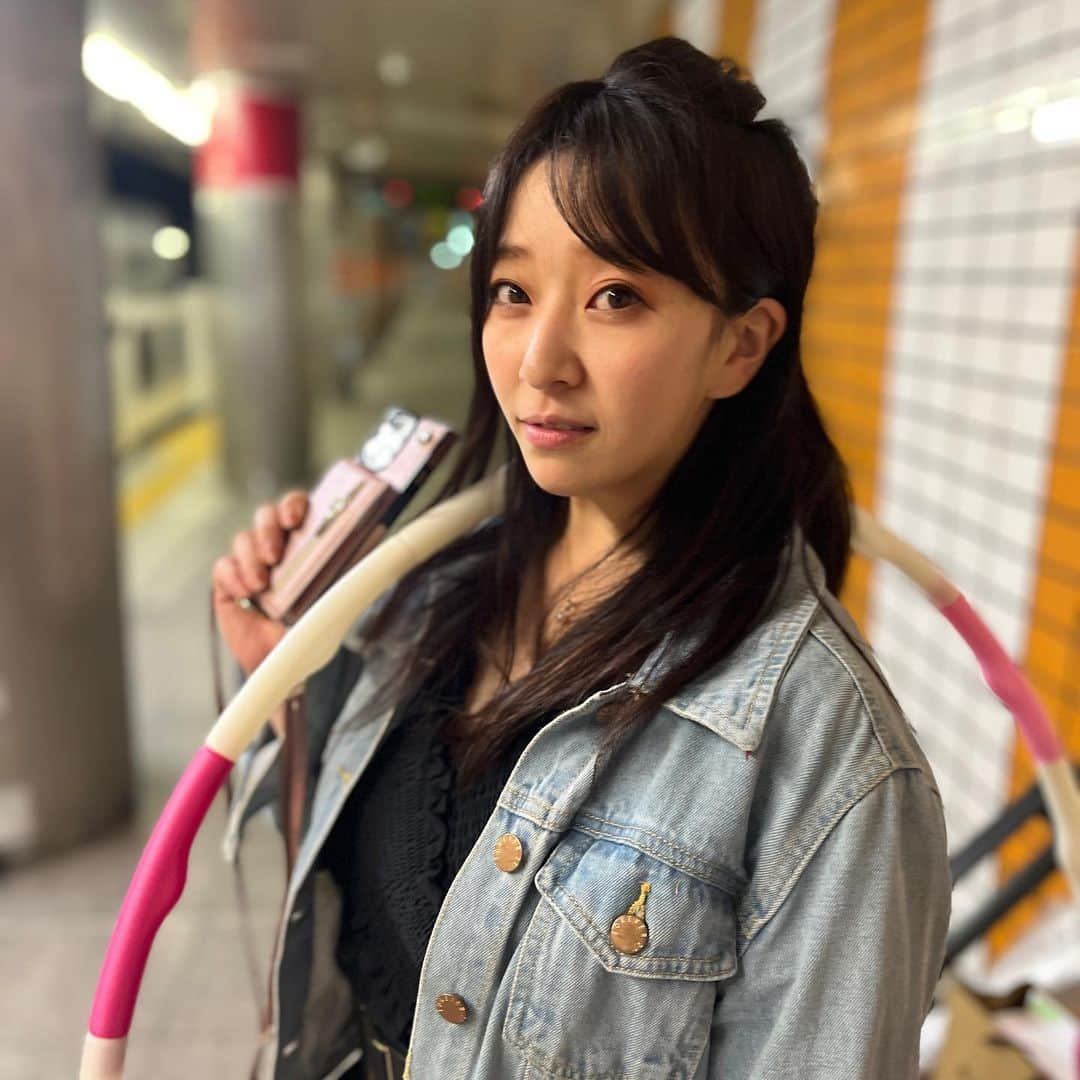 中冨杏子さんのインスタグラム写真 - (中冨杏子Instagram)「.*･ﾟ　.ﾟ･*.⭕️  にっこり😇  コメントお返事するよ〜😊  #終電間際  #フラフープ #映え  #昔の特技  #田園都市線 #ホーム #三軒茶屋 #三茶 #シースルー #153cm  #ちびっ子 #アラサー女子  #いややばいでしょって話だよね」5月30日 12時21分 - anko_nakatomi