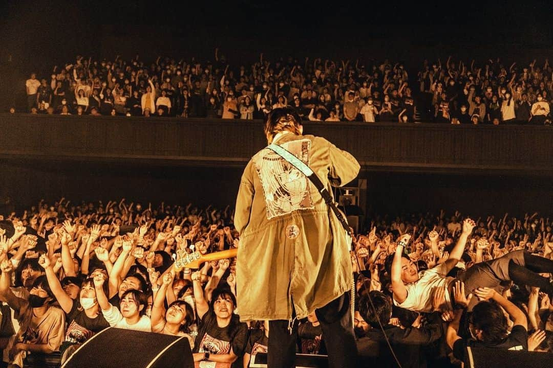 ハルカミライさんのインスタグラム写真 - (ハルカミライInstagram)「2023/05/26（Fri.） Zepp Haneda ハルカミライ presents 「ヨーロー劇場 2023 - FLOWER JOE -」  みんなこのツアー遊びきてくれてありがとう！楽しかった。須藤  Photo by @nekoze_photo」5月30日 12時35分 - harukamirai_info