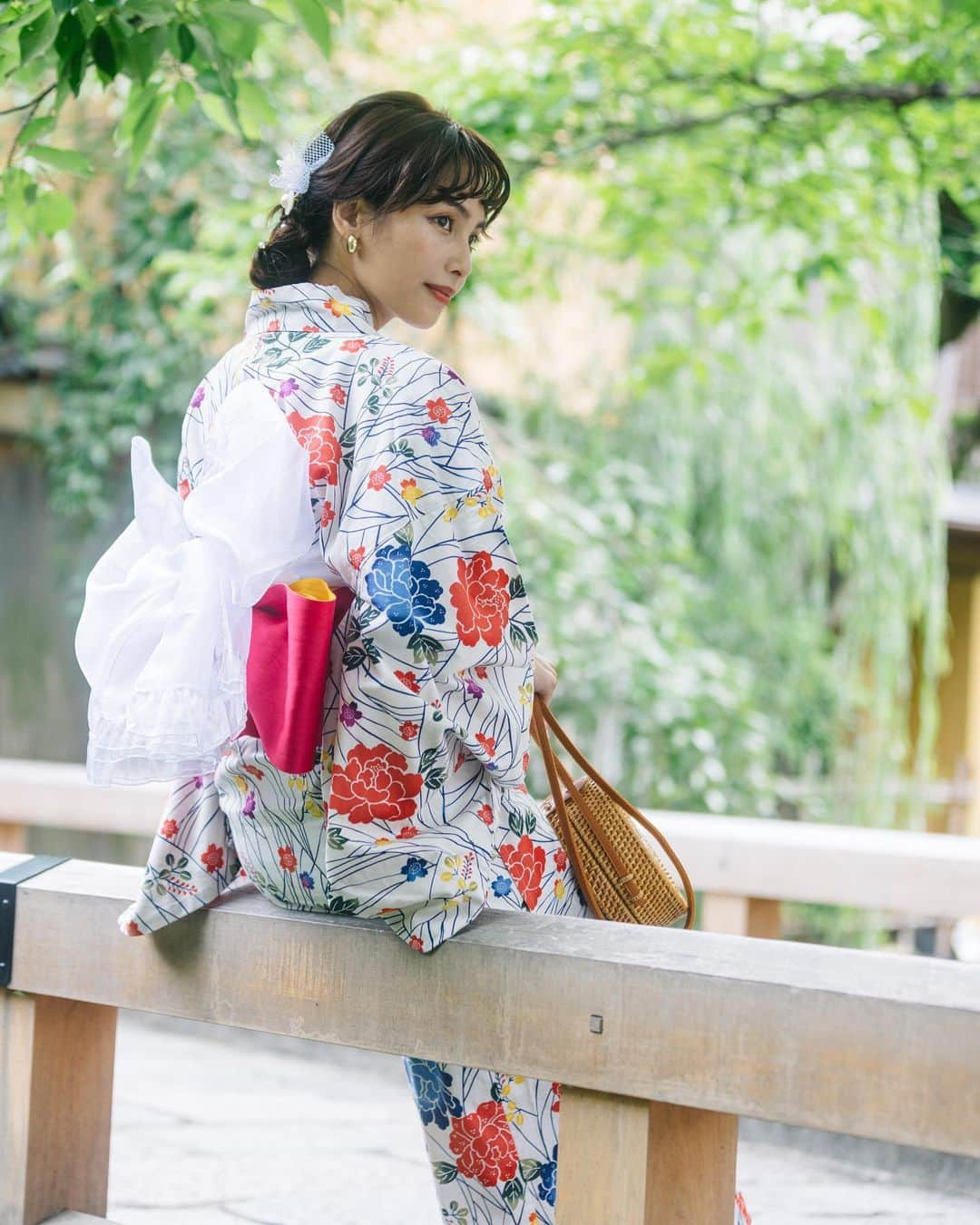 芦住彩來さんのインスタグラム写真 - (芦住彩來Instagram)「撮ってもらったやつ💐💐  📸@moriakira_photo  👘@hanakomachi_kyoto」5月30日 12時37分 - i._am_sarah