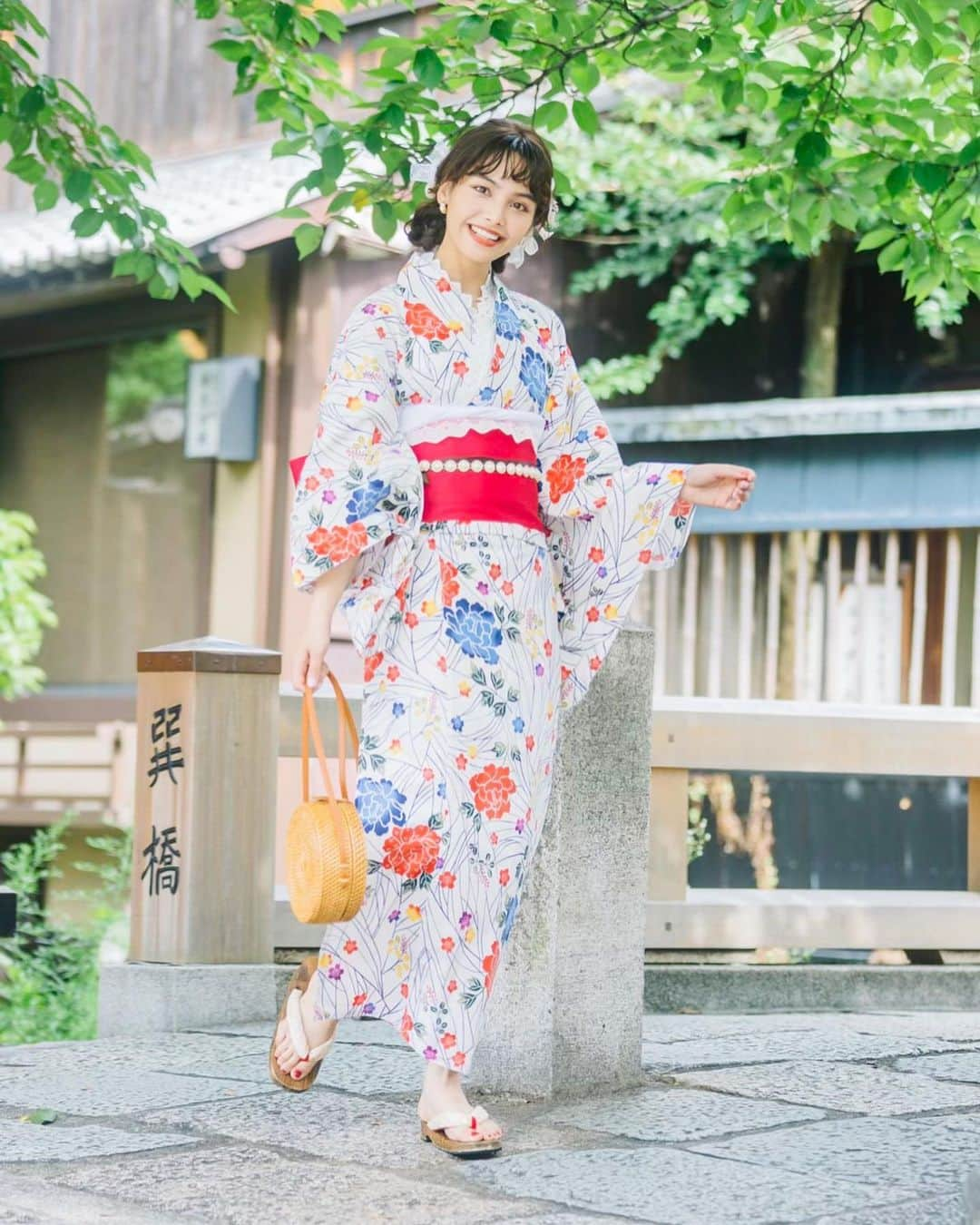 芦住彩來さんのインスタグラム写真 - (芦住彩來Instagram)「撮ってもらったやつ💐💐  📸@moriakira_photo  👘@hanakomachi_kyoto」5月30日 12時37分 - i._am_sarah