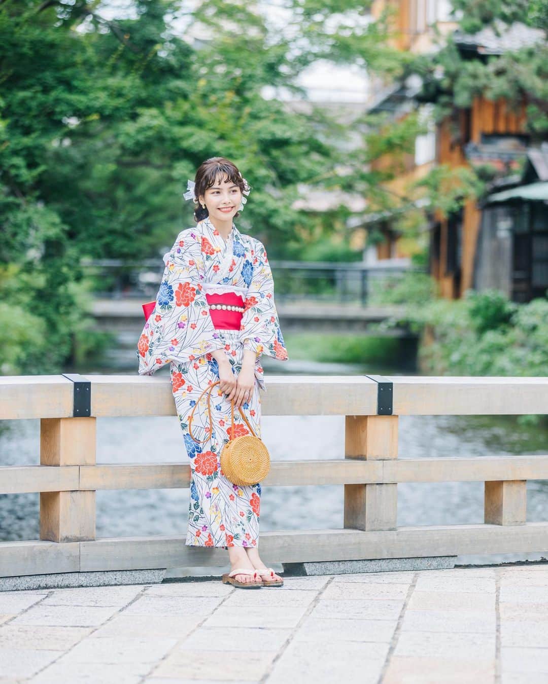 芦住彩來のインスタグラム：「撮ってもらったやつ💐💐  📸@moriakira_photo  👘@hanakomachi_kyoto」