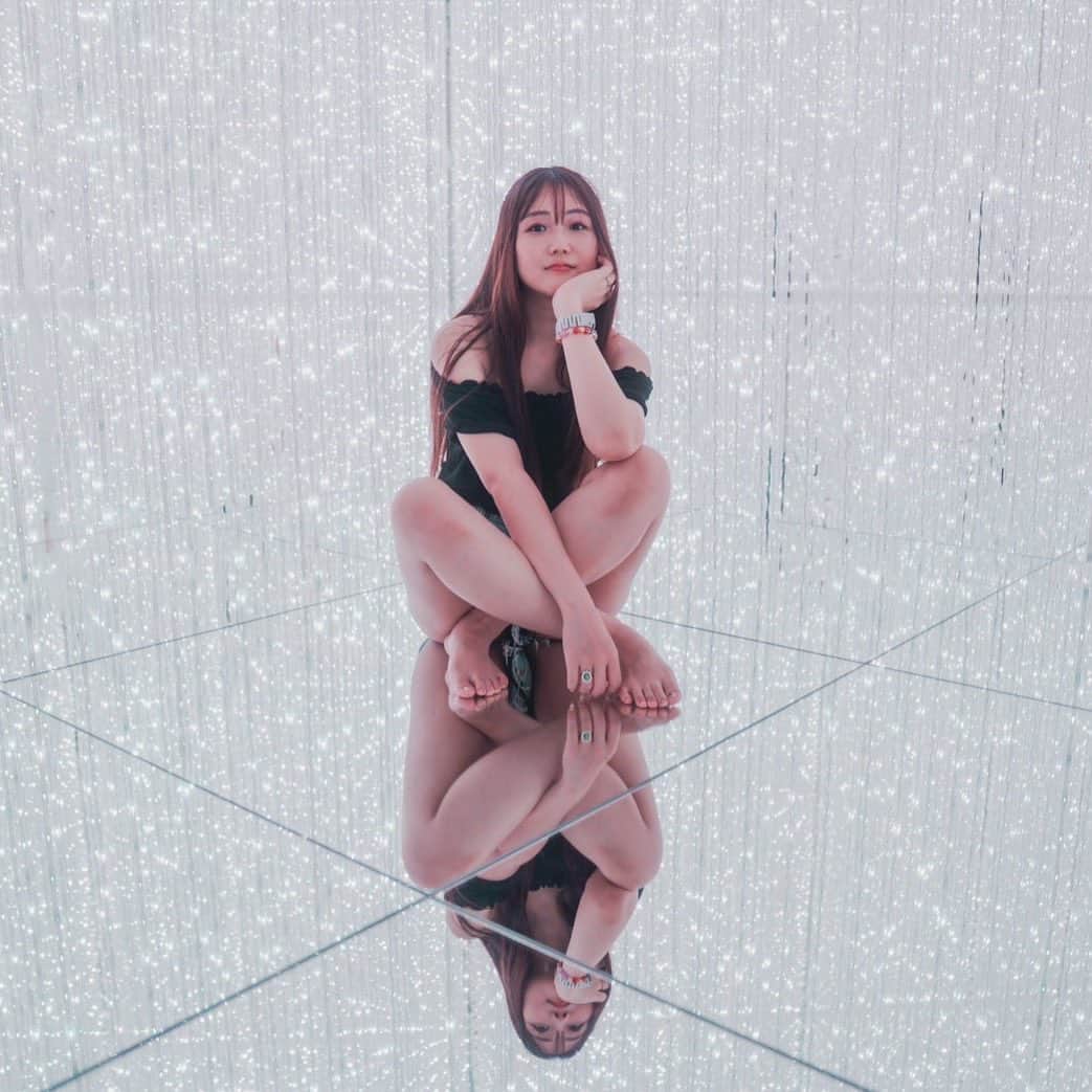 藤田早希のインスタグラム：「someday, the fake, sparkling world will come to an end.  so i want to be with people i love and trust.  it makes me glisten. . . .」