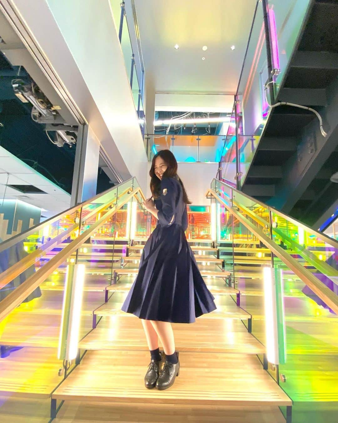 金川紗耶さんのインスタグラム写真 - (金川紗耶Instagram)「オシャンな階段✨  #乃木坂46  #金川紗耶  #sayagram  #tiktoklive  #ありがとうございました😊  #カラフルな場所発見  #💡💖」5月30日 13時02分 - saya.kanagawa_official