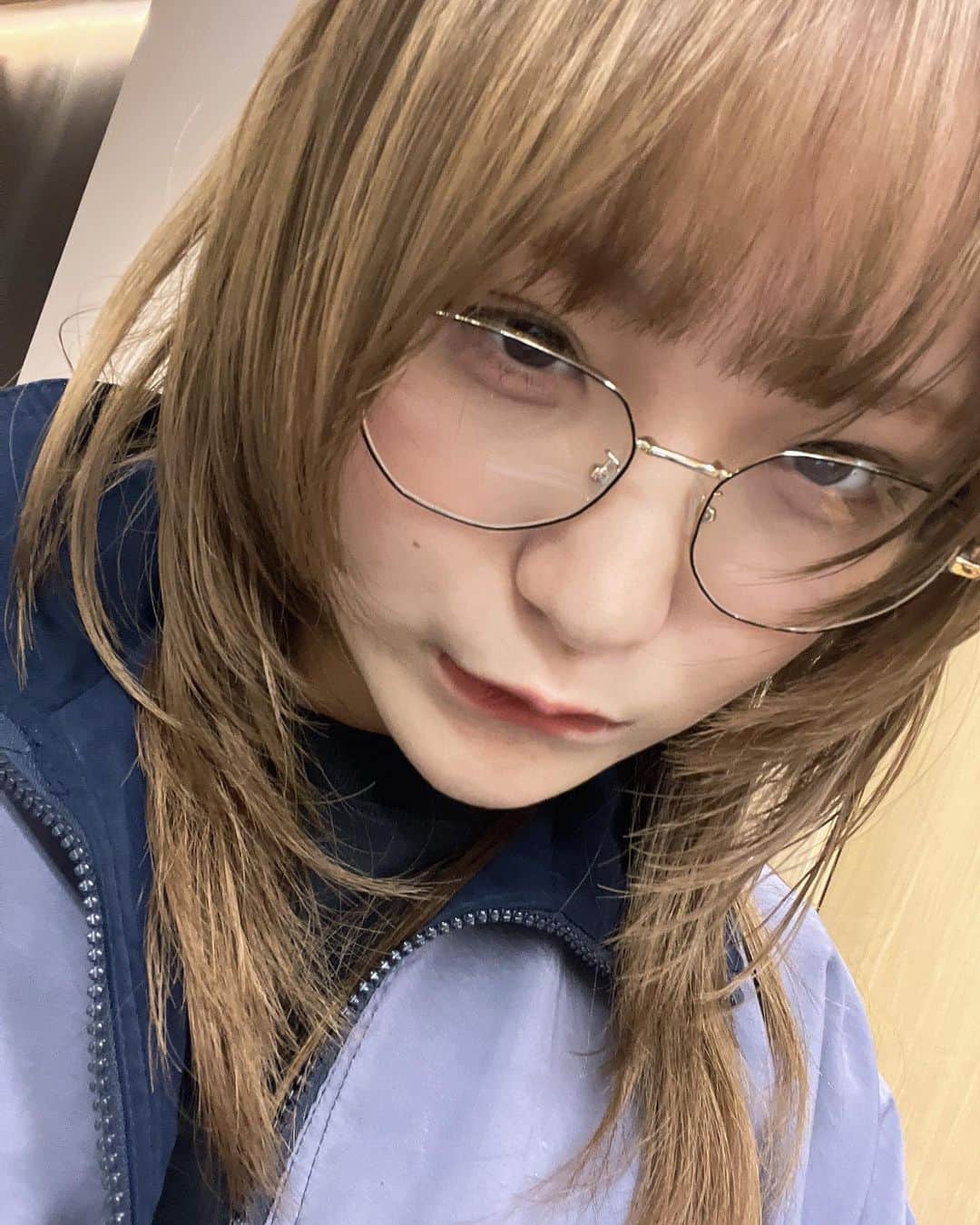 のインスタグラム：「ᜊ  2月ぶりにカット✂️ ステップカットを経てただいまウルフ🏠したよ やっぱ落ち着くゎ 　 　  #ももひめもりー #清野桃々姫  #ステップカット #ウルフカット #ミルクティーカラー  #momohime  #โมะโมะฮิเมะ #PrincesaDurazno #love #idol  #Japan #ญี่ปุ่น #TalkBox #humanbeatbox #beyooooonds #helloproject」