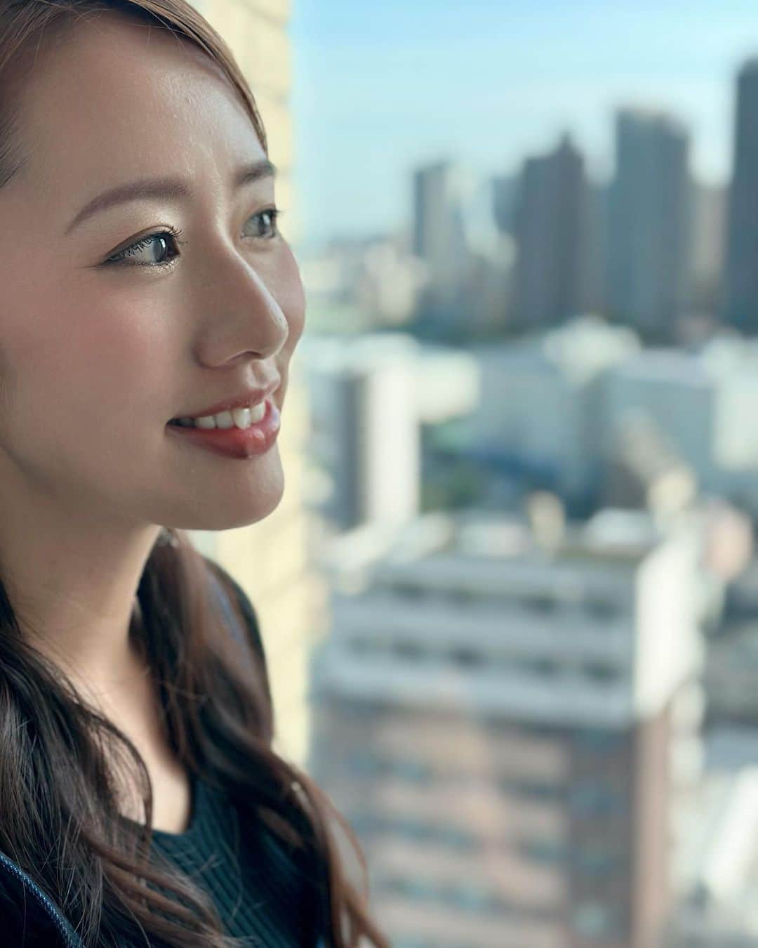 守永真彩のインスタグラム：「. . 昨日の投稿にあたたかいコメントを、ありがとうございます。 沢山励まされました。  さて。 ちょっと、私はこれから心機一転してきます🙆‍♀️  【告知】  明日・明後日は楽天競馬LIVEに出演します‼️  5/31 さきたま杯　 15:00〜18:30  出演 古谷剛彦さん 津田麻莉奈さん 守永真彩  6/1 北海道スプリントカップ (時間・出演者は追って告知します！)  久々の楽天競馬LIVE楽しみ✨✨ ぜひYouTubeご覧ください！  @rakutenkeiba」