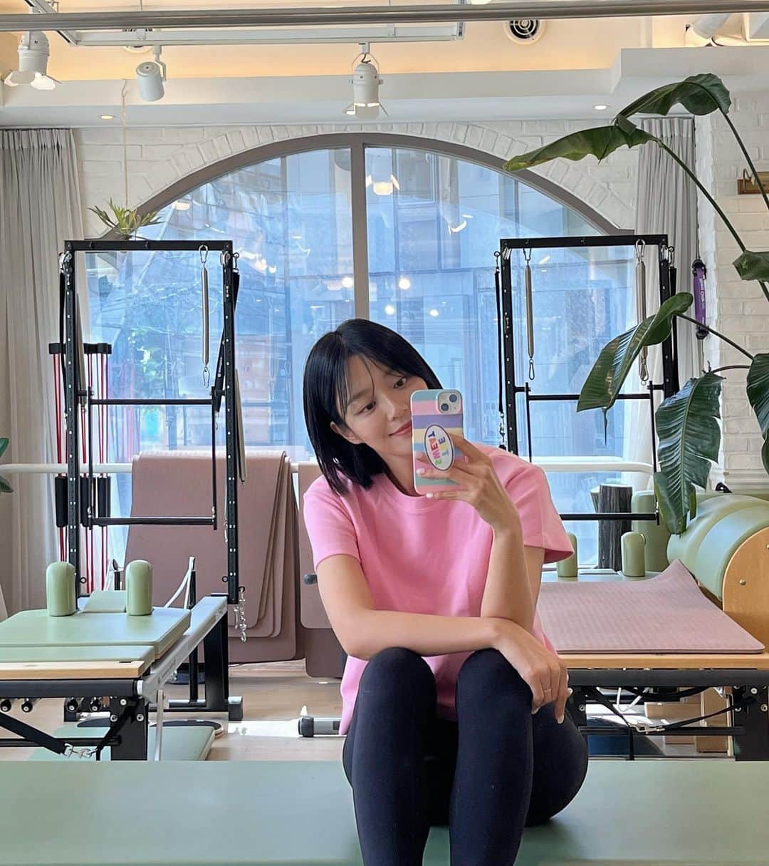 ソン・ジインのインスタグラム：「🍬🍬🍬🍬🍬✨💫🌟💖 @realign_official」