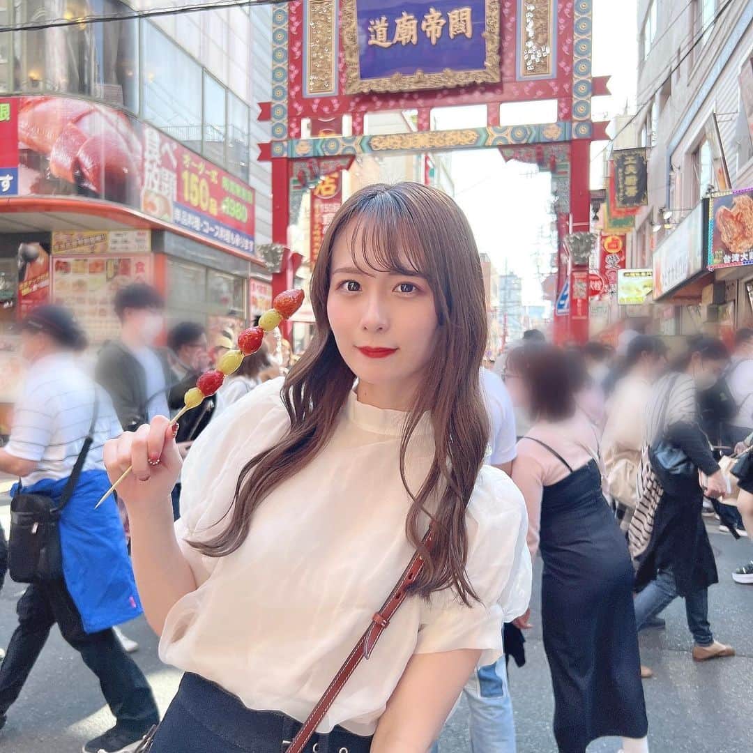 のインスタグラム：「横浜中華街🍥ＧＷやっぱり人すごかった😵‍💫   #横浜  #中華街  #いちご飴」