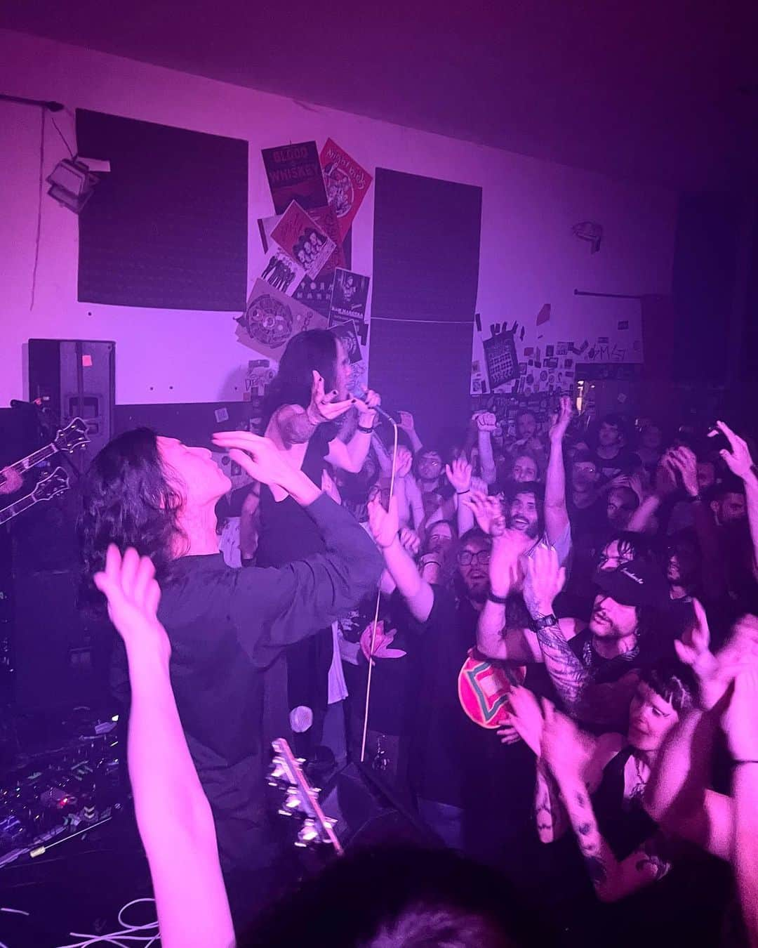 BORISさんのインスタグラム写真 - (BORISInstagram)「Thanks Italy Bologna, Freakout Club! It was a real punk rock show. Extreme hot, but we had a great time! Grazie mille!  Next Show tonight with @asunojokei This will be our last show with them on this tour. 30/05 - IT Milan, - Legend Club  照明無し、銅鑼なし、記録更新レベルの灼熱の会場だったけど、オーディエンスと共にとても楽しめました。 そして今夜、明日の叙景とはこのツアー最後のショウになります。楽しみます。」5月30日 13時55分 - borisdronevil