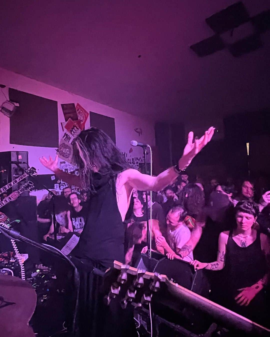 BORISさんのインスタグラム写真 - (BORISInstagram)「Thanks Italy Bologna, Freakout Club! It was a real punk rock show. Extreme hot, but we had a great time! Grazie mille!  Next Show tonight with @asunojokei This will be our last show with them on this tour. 30/05 - IT Milan, - Legend Club  照明無し、銅鑼なし、記録更新レベルの灼熱の会場だったけど、オーディエンスと共にとても楽しめました。 そして今夜、明日の叙景とはこのツアー最後のショウになります。楽しみます。」5月30日 13時55分 - borisdronevil