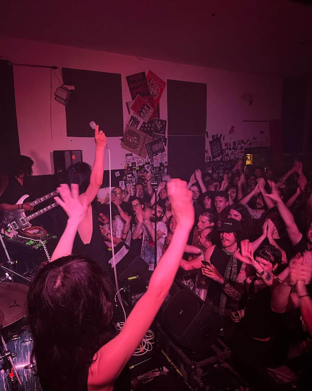 BORISさんのインスタグラム写真 - (BORISInstagram)「Thanks Italy Bologna, Freakout Club! It was a real punk rock show. Extreme hot, but we had a great time! Grazie mille!  Next Show tonight with @asunojokei This will be our last show with them on this tour. 30/05 - IT Milan, - Legend Club  照明無し、銅鑼なし、記録更新レベルの灼熱の会場だったけど、オーディエンスと共にとても楽しめました。 そして今夜、明日の叙景とはこのツアー最後のショウになります。楽しみます。」5月30日 13時55分 - borisdronevil