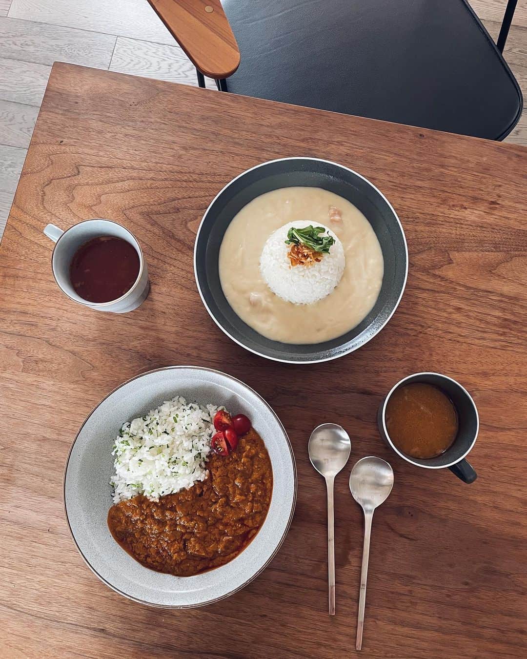 原田沙奈子さんのインスタグラム写真 - (原田沙奈子Instagram)「おいしいカレーランチ🍛 は、ご飯さえあれば一瞬で出来上がる @lakole_official の本格派レトルト。  種類豊富なラコレのグロサリーがECでも買えるようになって、おうちでカフェ気分味わいたい時や何にもしたくないなーの時にも最適。 自分では作れないような深い味わいで具沢山で嬉しい。  このお洒落パッケージのグロサリーとラコレの器のセットいいな。 プレゼントにも喜ばれるはず🤍←ちなみにお財布にも優しい  新生活で一人暮らし始めた方にもオススメしたい🫶   #LAKOLE #ラコレ #あたりまえを素敵に」5月30日 14時01分 - sanakoharada