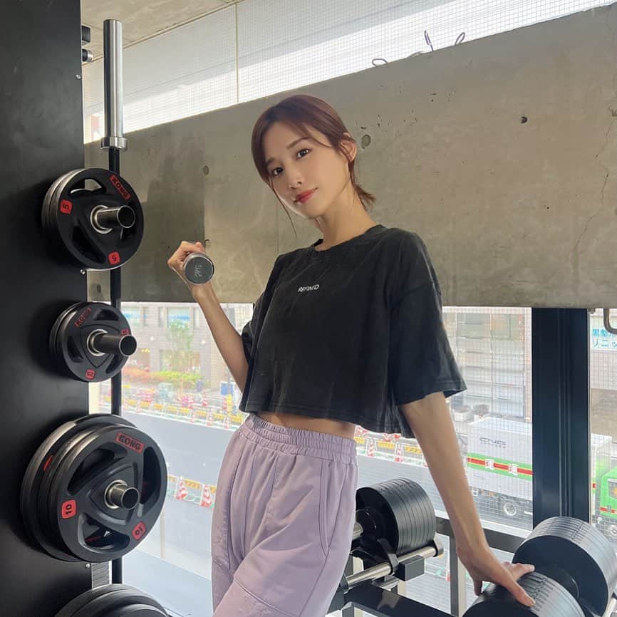 のインスタグラム：「@gymperiod_official  training day🏋️  背中、腹筋、お尻をバランスよくトレーニングしてきたよ！  @period.junpei トレーナーいつもありがとうございます🌊」