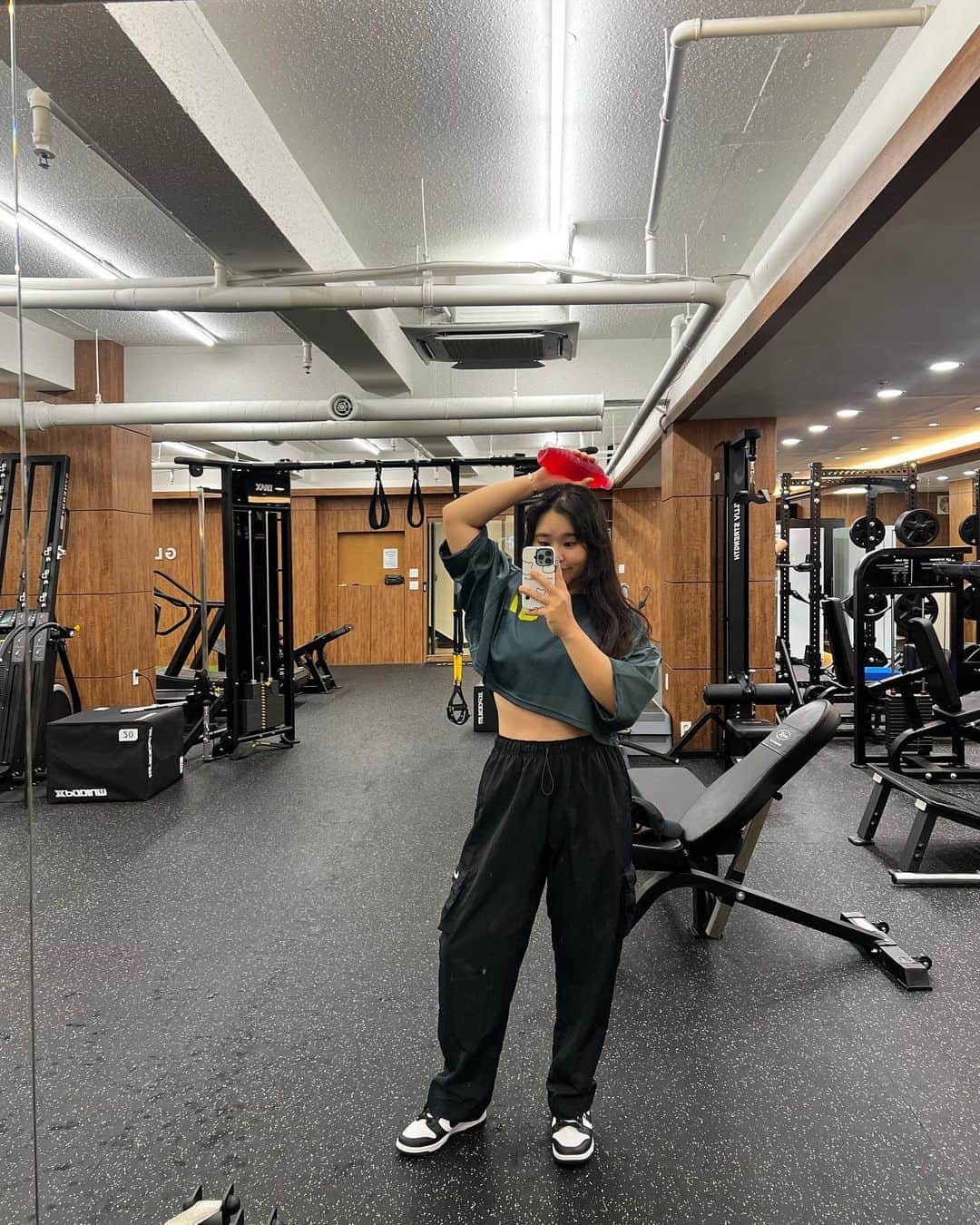 のインスタグラム：「_ 감기따위 근력운동으로 물리쳐주지💪🏻  @nikeseoul  @hi.youngji  @team_glorius_gym」