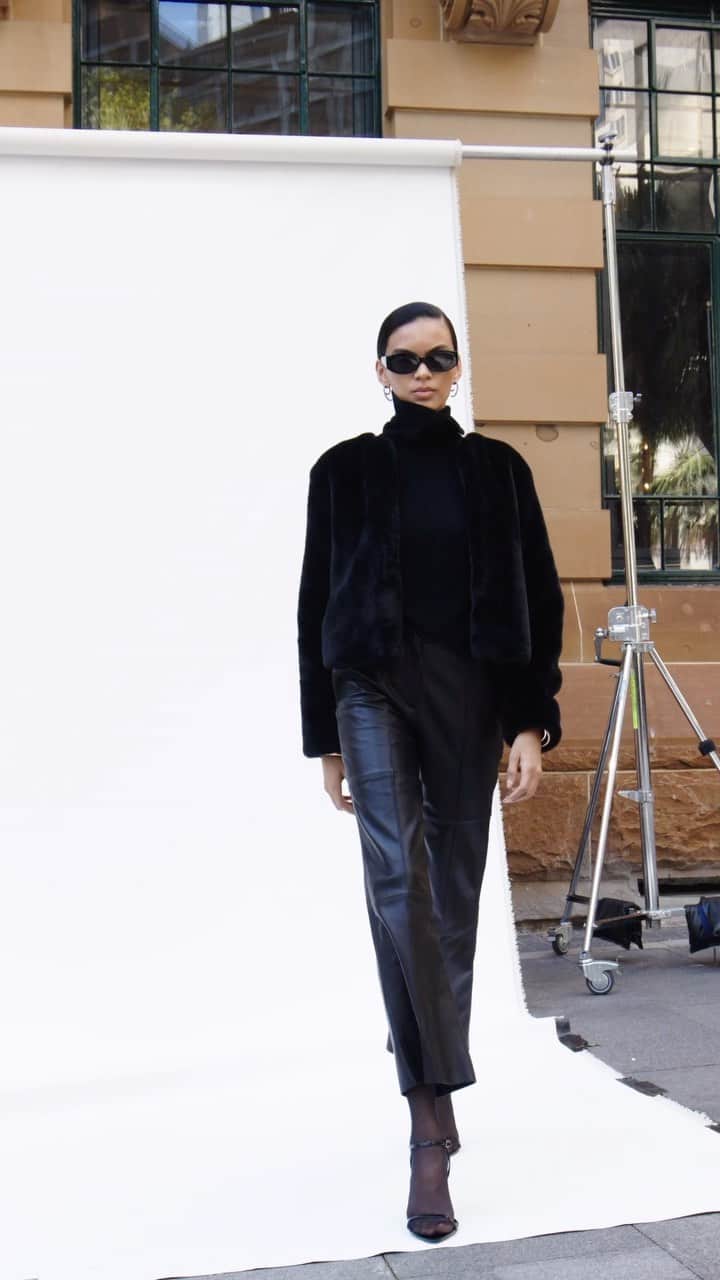 サスアンドバイドのインスタグラム：「FROM THE GROUND, UP | Your off-duty attire, sorted. Layer up our winter warmers, the Moda Hi Low cashmere turtleneck and Faux Fur coat for an ultra glamorous take on seasonal dressing. #Winter23 #sassandbide」
