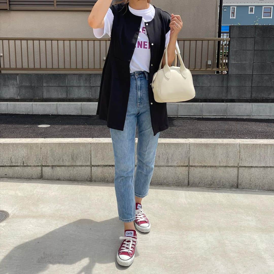 yuu_renonのインスタグラム：「@urs_official  #ポンディングぺプラムトップスジレ  お気に入りで白も持ってるよ♡ ジレとしてもトップスとしても着られる優れもの♡  フレンチスリーブで気になる部分をカバーしてくれて ハリのあるポンディング素材が ペプラムのシルエットが綺麗に出してくれる♡  🏷️おすすめ対象アイテム10％オフクーポン 期間：5/26(金)11:00～6/2(金) 10:59  #urs #ユアーズ #urs_styling #urs_official #タイアップ #ボンディングペプラムトップスジレ #春コーデ#大人コーデ」