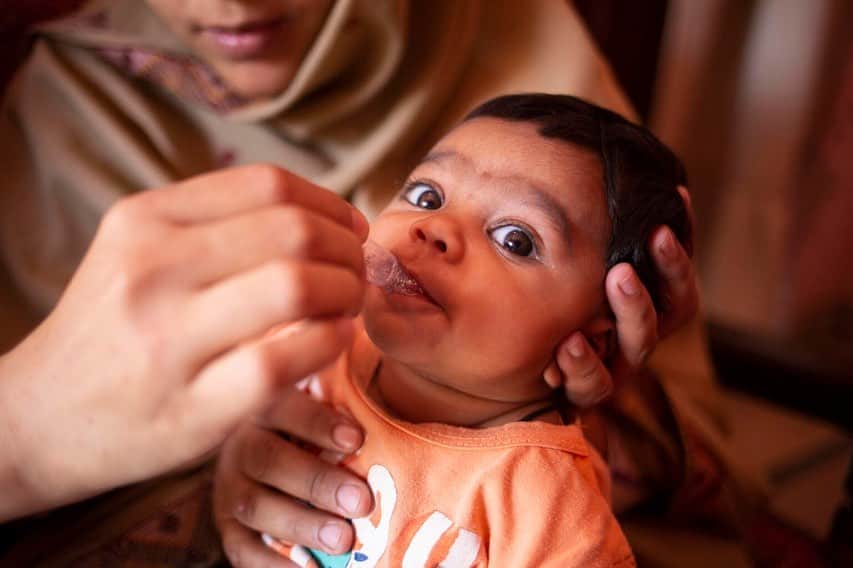 チェ・シウォン（SUPER JUNIOR）さんのインスタグラム写真 - (チェ・シウォン（SUPER JUNIOR）Instagram)「생후 4개월 된 야시르가 소아마비 예방 접종을 받게 되었습니다. 유니세프는 파키스탄 말리르 지역의 어린이들이 소아마비를 비롯한 다양한 질병으로부터 안전하도록 예방 접종 지원 사업을 진행했습니다.  모든 어린이가 건강하게 자랄 수 있도록 함께해 주세요. 4-month-old Had Yasir is vaccinated against polio. "Most parents in the community have their children vaccinated," says Kulsoon, Had’s mother.  In Malir, Pakistan, children receive immunizations against dangerous diseases like polio with UNICEF’s support.    Together, we can #buildbackimmunity @unicef @unicefnextgen @unicef_kr @unicef.eap」5月30日 14時57分 - siwonchoi