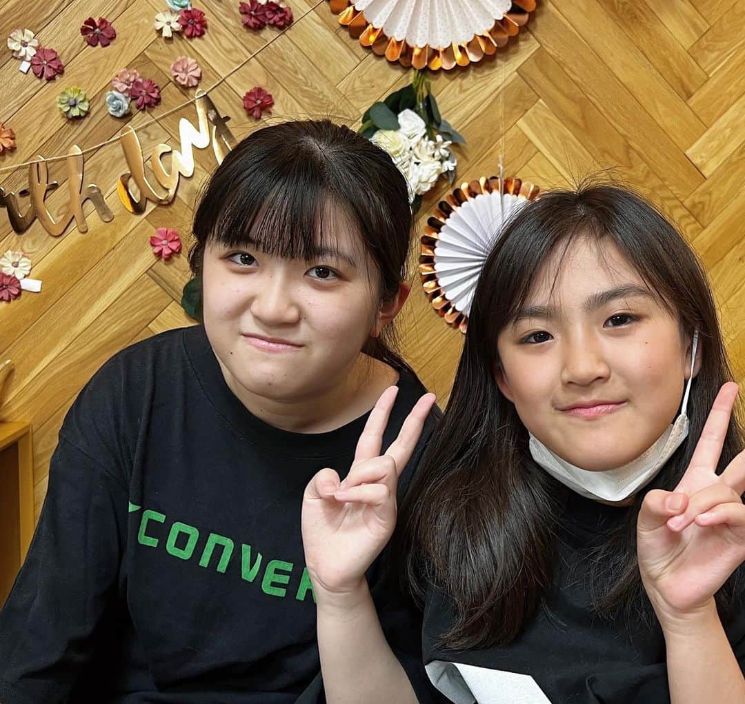 のインスタグラム：「かんなさん17歳Birthday🎂 一足先にパーティーしました😄 セブンティーン楽しんで😘 写真は質問コーナーのリクエストより🤣」