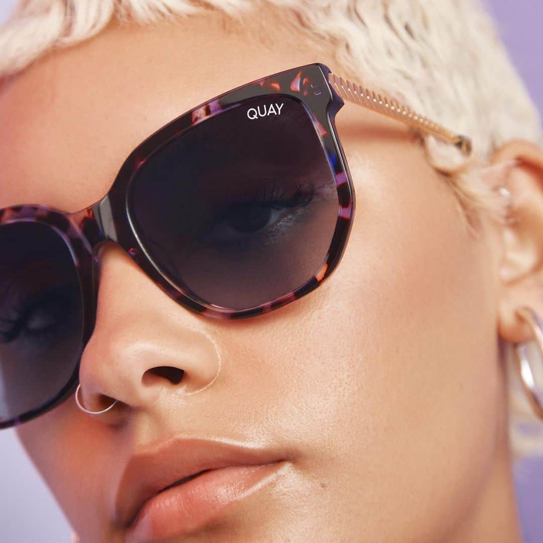 quayaustraliaさんのインスタグラム写真 - (quayaustraliaInstagram)「Fun fact: these shades will give you a confidence boost ft. COFFEE RUN #FINDYOURQUAYS #FINDYOURDOPAMINE」5月31日 1時49分 - quayaustralia