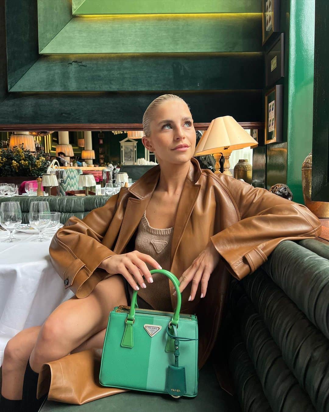 キャロライン・ダウルのインスタグラム：「Anzeige // 50 shades of green - #PradaGalleria and I am into it @prada」