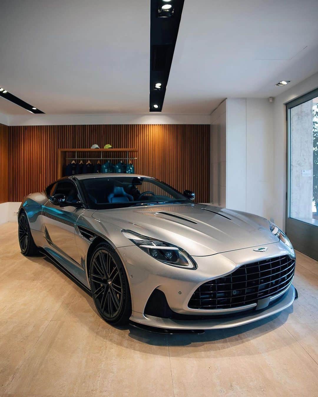 CarsWithoutLimitsのインスタグラム：「The all new Aston Martin DB12  📸 @astonmartinmonaco   #carswithoutlimits #astonmartin #db12 #astonmartindb12」