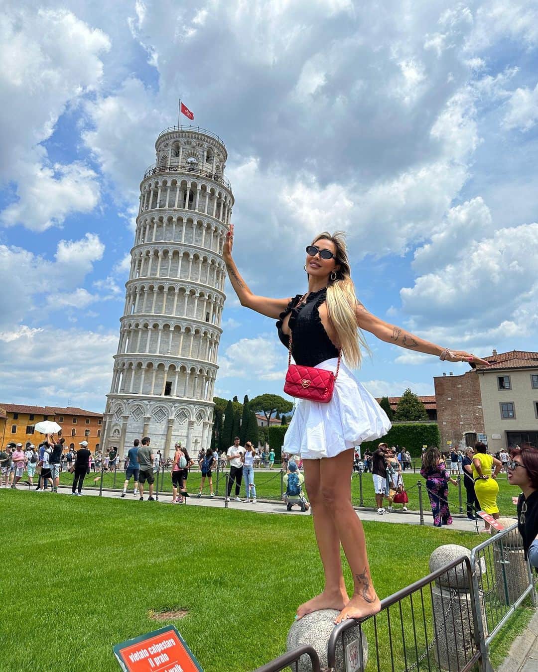 ジョエル・マーディニアンさんのインスタグラム写真 - (ジョエル・マーディニアンInstagram)「Ciao Livorno ❤️ another magical destination on the @disneycruiseline Disney Dream trip   #love #italy #livorno #piza #beauty #italia #italiana #joellemardinian」5月31日 1時45分 - joellemardinian