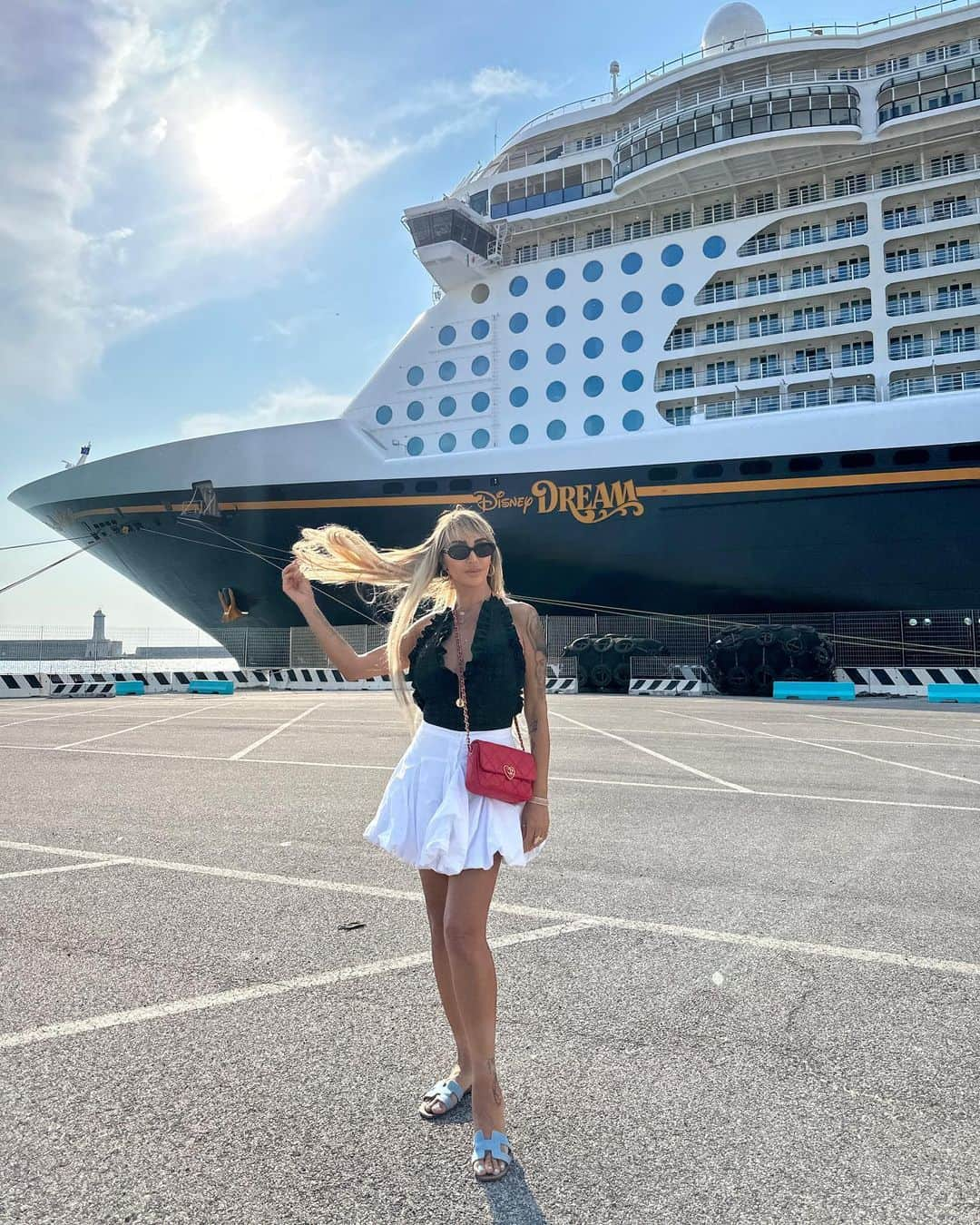 ジョエル・マーディニアンさんのインスタグラム写真 - (ジョエル・マーディニアンInstagram)「Ciao Livorno ❤️ another magical destination on the @disneycruiseline Disney Dream trip   #love #italy #livorno #piza #beauty #italia #italiana #joellemardinian」5月31日 1時45分 - joellemardinian