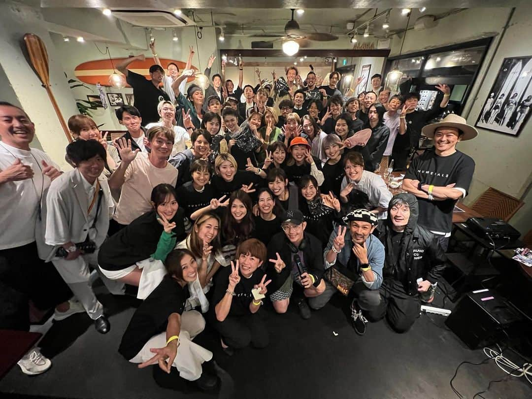 TOMOMIのインスタグラム：「eyeron running summit 2023🏃🏿‍♀️✨  Thank you so much for the special EVENT❤️✨ @sonarpocket_eyeron   Because of his wonderful personality, it became a EVENT with a lot of wonderful people🤝👫✨  Everyone is the best and I looooooooove it😆🫶🏾💕  －－－－－－－－－－－－－ eyeron running summit 2023🏃🏿‍♀️✨  特別なイベントを本当にありがとうございました❤️✨ @sonarpocket_eyeron  eyeronさんの素晴らしいお人柄があり たくさんのステキな人たちが集まる最高のイベントでした😆🤝👫✨  パワー溢れる最高の仲間たちに大感謝！✨ みんな大好きだーーーーーーー😍🫶🏾💕  @orehasesshusu @numerals__official  #eyeron #artist #runner #professional  #athlete #running #marathon #trail #trailrunning #mountain #japan #runner  #尾藤朋美 #世界のBITOH #日本代表 #アスリート #ランナー #トレイルランナー #マラソン #トレイルランニング  #世の中で最も過酷なマラソン  #サハラ砂漠250kmマラソン」