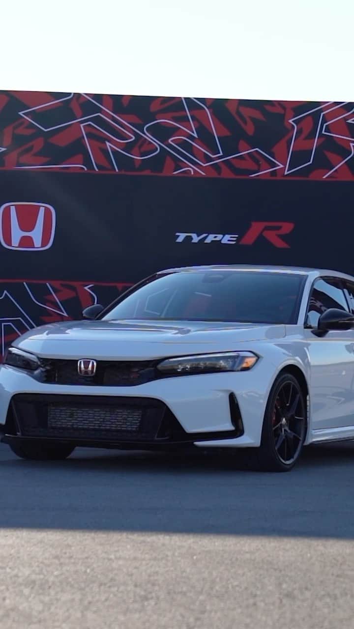 のインスタグラム：「Revved up and ready to roll. #TypeR #MarbleRace @bhaz」