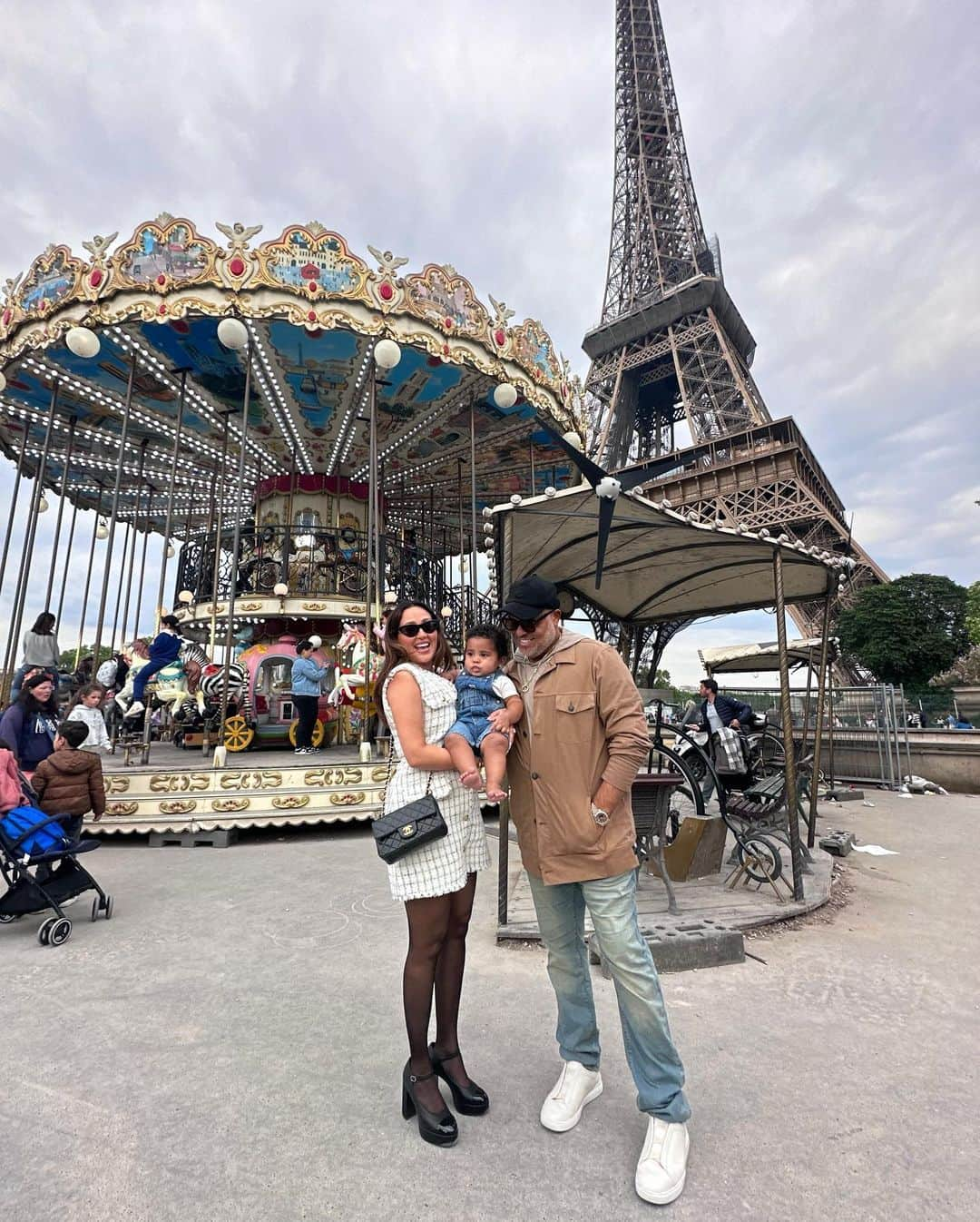 エイドリアン・バイロンさんのインスタグラム写真 - (エイドリアン・バイロンInstagram)「Postcards from Paris 🇫🇷 Taking our son to the most magical place… meant so much to us! Check out how it stared vs. How it’s going… our wedding pics in front of the Eiffel Tower Carousel & now with our baby boy @everjames! He loved it ❤️ Then we took him to our wedding venue @plaza_athenee - the room where we vowed our love to each other & where we partied the night away! Forever grateful! #HappilyEverHoughton (our wedding hashtag is literally his name lol)」5月31日 0時54分 - adriennebailon