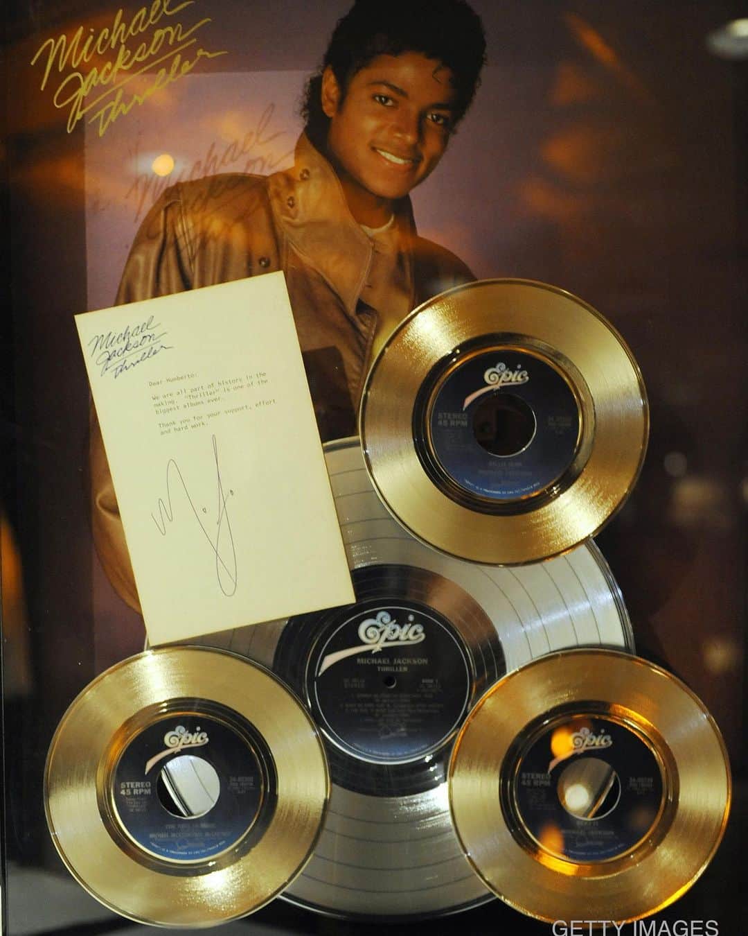 マイケル・ジャクソンのインスタグラム：「The excellence listeners experience when hearing the “Thriller” album is directly a result of a last-minute production decision Michael made.  He was not happy with the mixes of the songs which were to be delivered to CBS Records for the imminent album release. Instead, Michael asked the record label to pause, and he and the production team started mixing the songs again, completing two new mixes a week until finished with all the songs.」
