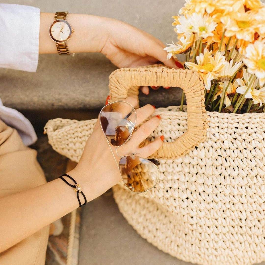 アンクラインのインスタグラム：「@nazrin.najafova embraces effortless accessorizing this Spring with her Anne Klein watch. #ShowUsYourAnne」