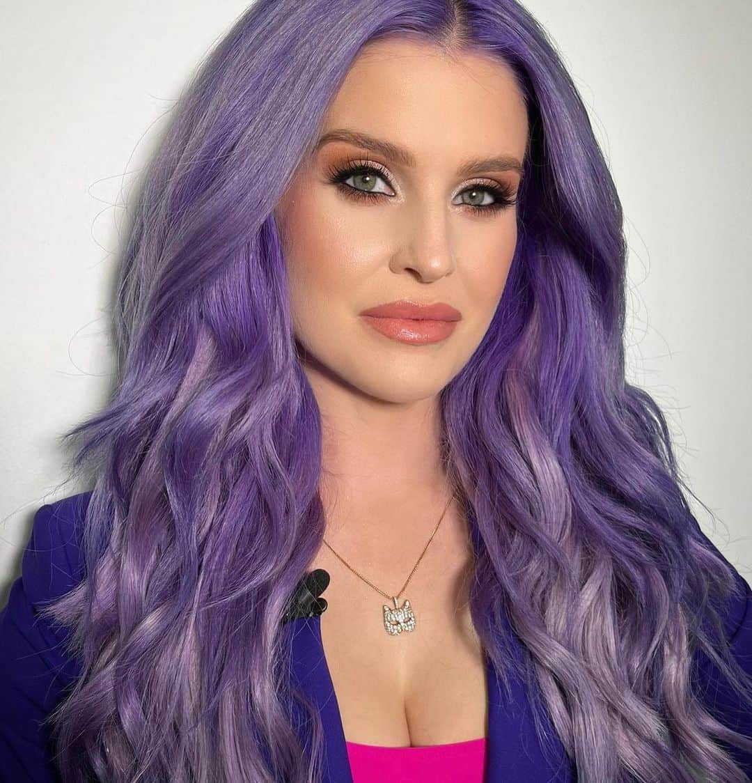 ケリー・オズボーンのインスタグラム：「DON’T FORGET to tune in TONIGHT @beatshazamfox at 8pm on @foxtv Don’t miss it!!!!! @realityclubfox 💜💜💜💜💜」