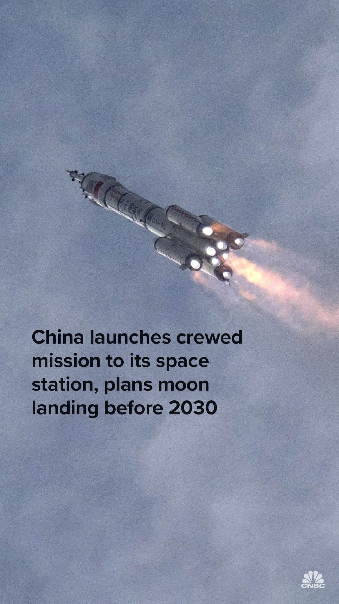CNBCのインスタグラム：「China launched its Shenzhou-16 spacecraft crewed by three astronauts on Tuesday, the China Manned Space Agency said in a statement, declaring the launch a "complete success."  The spacecraft is heading to China's space station and will relieve the crew of Shenzhou-15, who have been living there since November.  In recent years, China has ramped up its efforts in space exploration and research. A CMSA official said China aims to launch a crewed mission to the moon by 2030, according to state media.  Full details on the launch at the link in bio.」