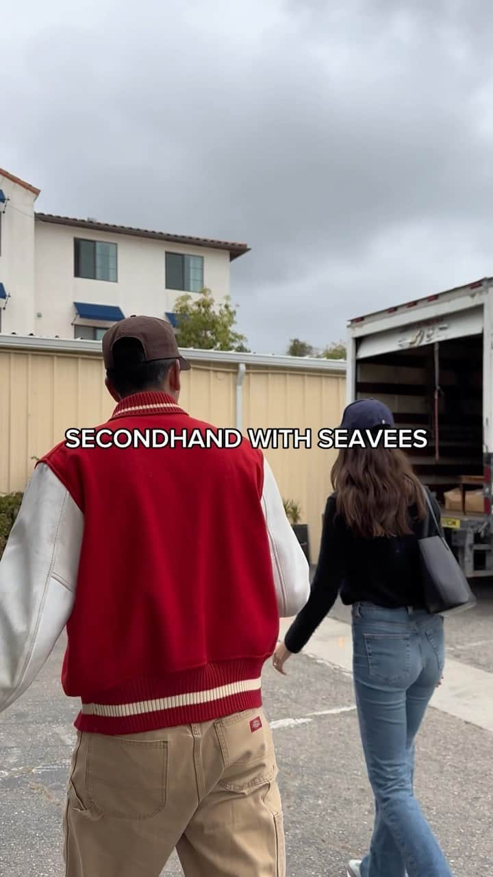 シービーズのインスタグラム：「Secondhand with SeaVees✨ ICYMI, our brand disappeared for 40 years before it was rediscovered in a thrift store by our now founder and brought back to life. So it may come as no surprise that we believe in second chances—and that goes for our clothes, too.   Today we’re going back to our roots for a little thrifting challenge where Social Coordinator Zari and Brand Designer Mike will be going head to head to put together competing looks, featuring our Royal Runners. Let us know in the comments whose look won the challenge! 👇  #thrifting #secondhand #thriftingchallenge」