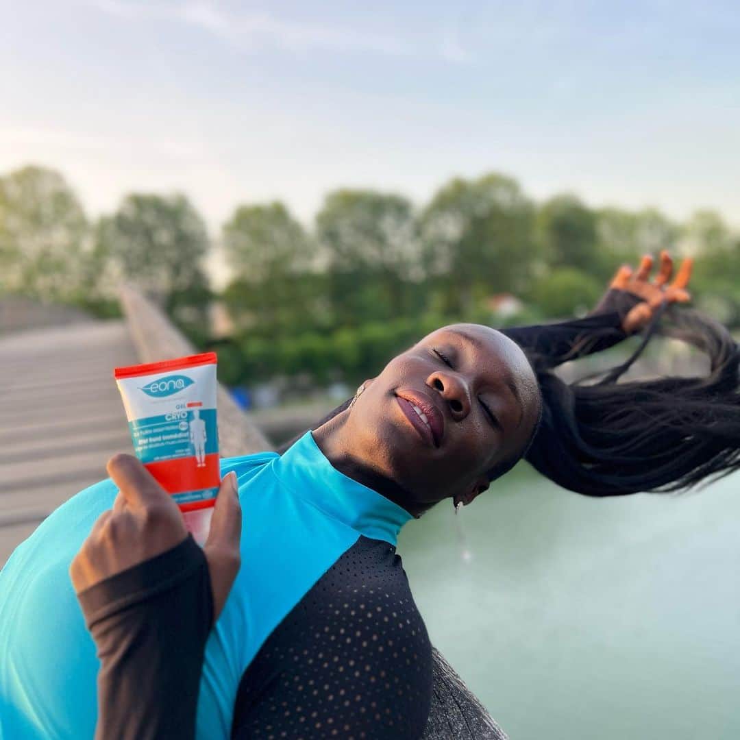 マエ＝ベレニス・メイテのインスタグラム：「Instagram VS reality 🤷🏾‍♀️😂🤣 A little fun during yesterday’s photoshoot session for @eonalab in @chiquesport 😎✨  📸 @alicefiorettiii」