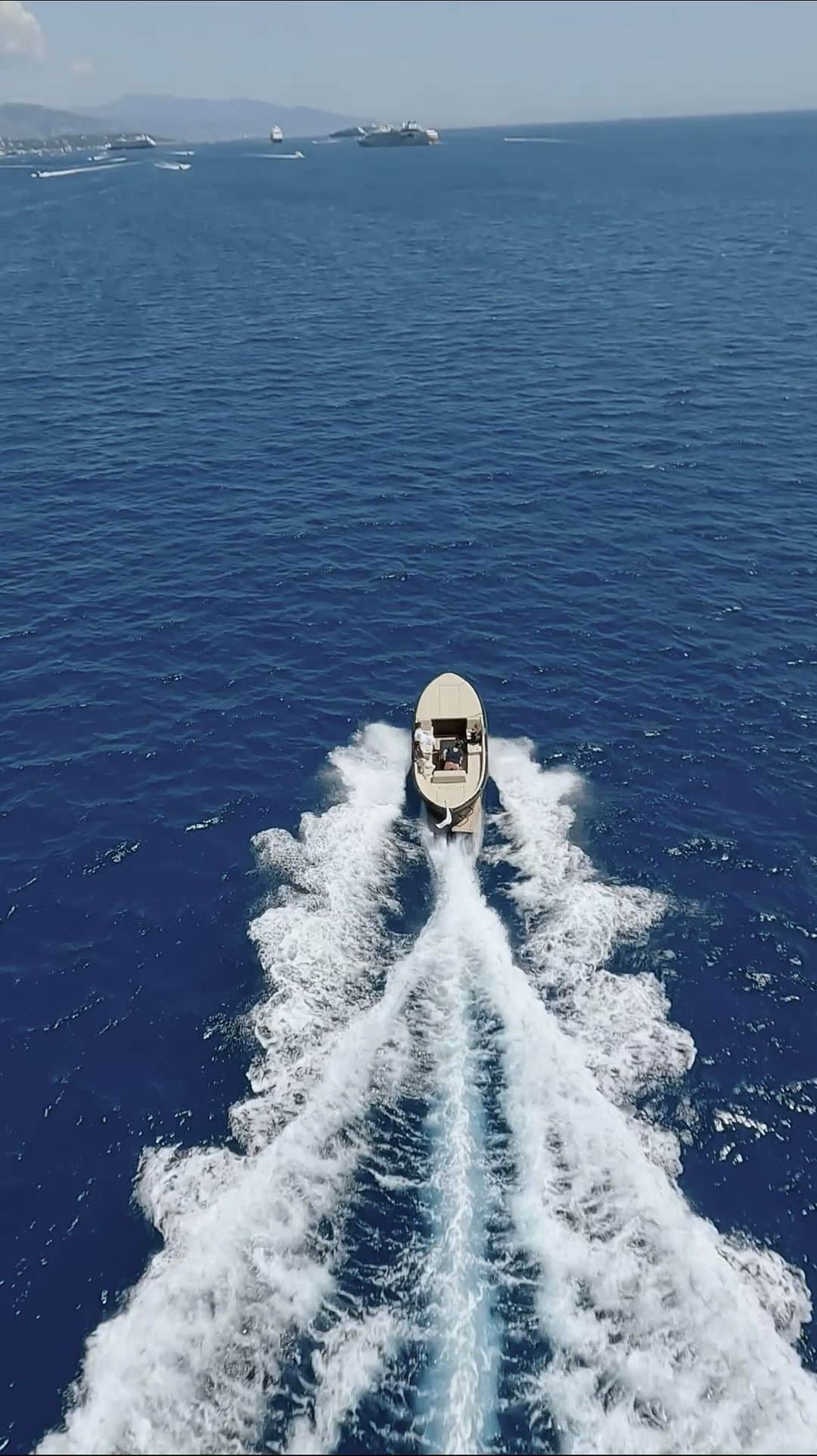 Tamara Kalinicのインスタグラム：「French Riviera Lifestyle with @michaelkors #MichaelKors #JetSetMonaco MKPartner   Video production @f2max Film director @maximsap Video by @i_am_misch x @varvara.film」