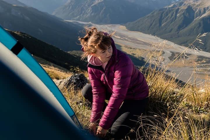 マックパックさんのインスタグラム写真 - (マックパックInstagram)「Down to get you higher in the hills. Our insulation is cosy, lightweight, and made for Aotearoa conditions. Plus, our winter sale is on now! #macpac #weatheranything」5月30日 17時01分 - macpac
