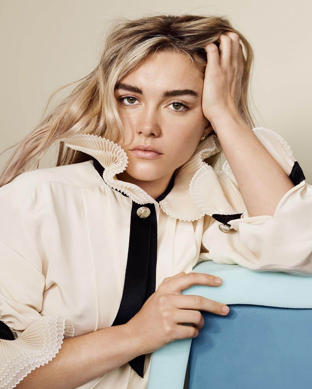 ELLE UKさんのインスタグラム写真 - (ELLE UKInstagram)「'I was told I needed to lose weight – it was just so not the person I wanted to be.' #FlorencePugh has called out Hollywood’s beauty standards while reflecting on a time she was asked to loose weight for a role.  Read more at the link in our bio.  Photography by @lizcollinsphotographer」5月30日 17時09分 - elleuk
