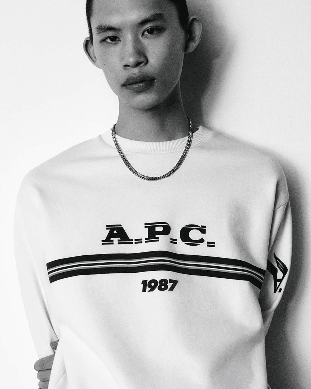 アーペーセーのインスタグラム：「The A.P.C. PF/23 collection pays homage to car racing, drawing inspiration from its audience, its mechanics and some of its legendary figures.   Discover more in stores and at apc.fr   Photographed by @robingaliegue Directed & Styled by @suzannekoller   #APCParis」