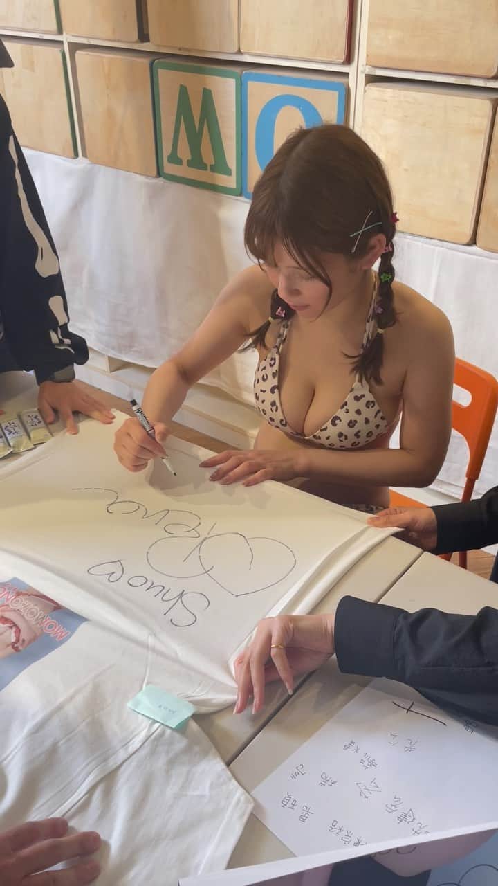 桃園怜奈のインスタグラム：「シェイシェイとウォーアイニーしか話してない4日間🙏🏻  #台灣#ファンミーティング#サイン会#水着#ビキニ」